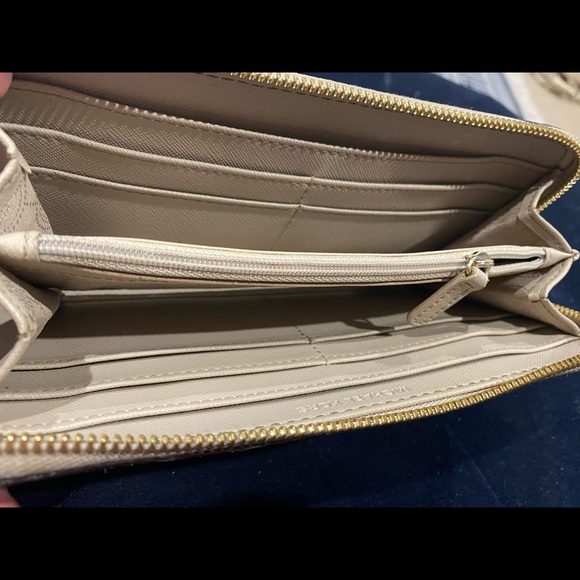 Michael Kors wallet - Picture 2 of 3